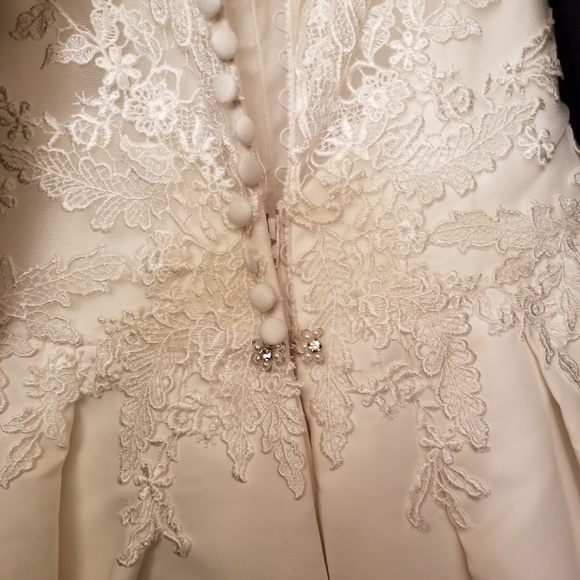 Wedding Gown - Picture 6 of 7